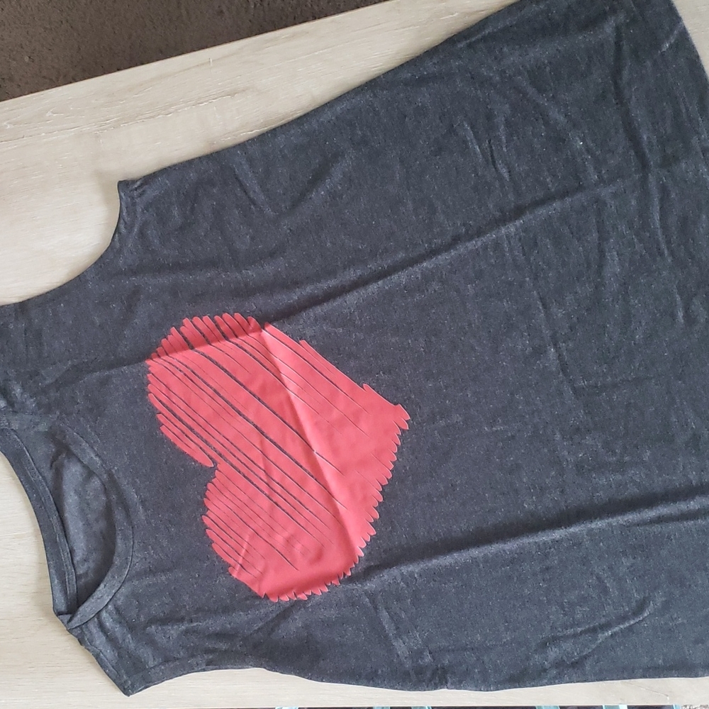 1 2x left❣New boutique loose fit heart tank - Picture 8 of 10